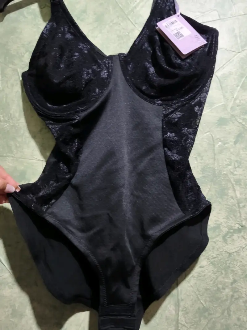 Body negro de encaje - 1