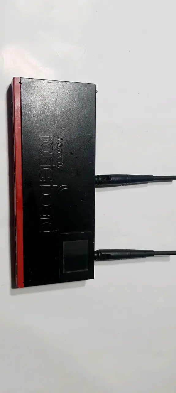 Router Mikrotik con antenas