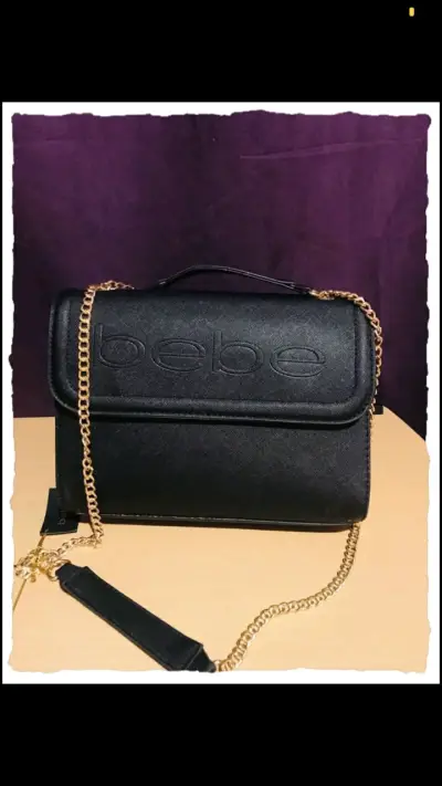Cartera negra con cadena dorada - miniatura 1