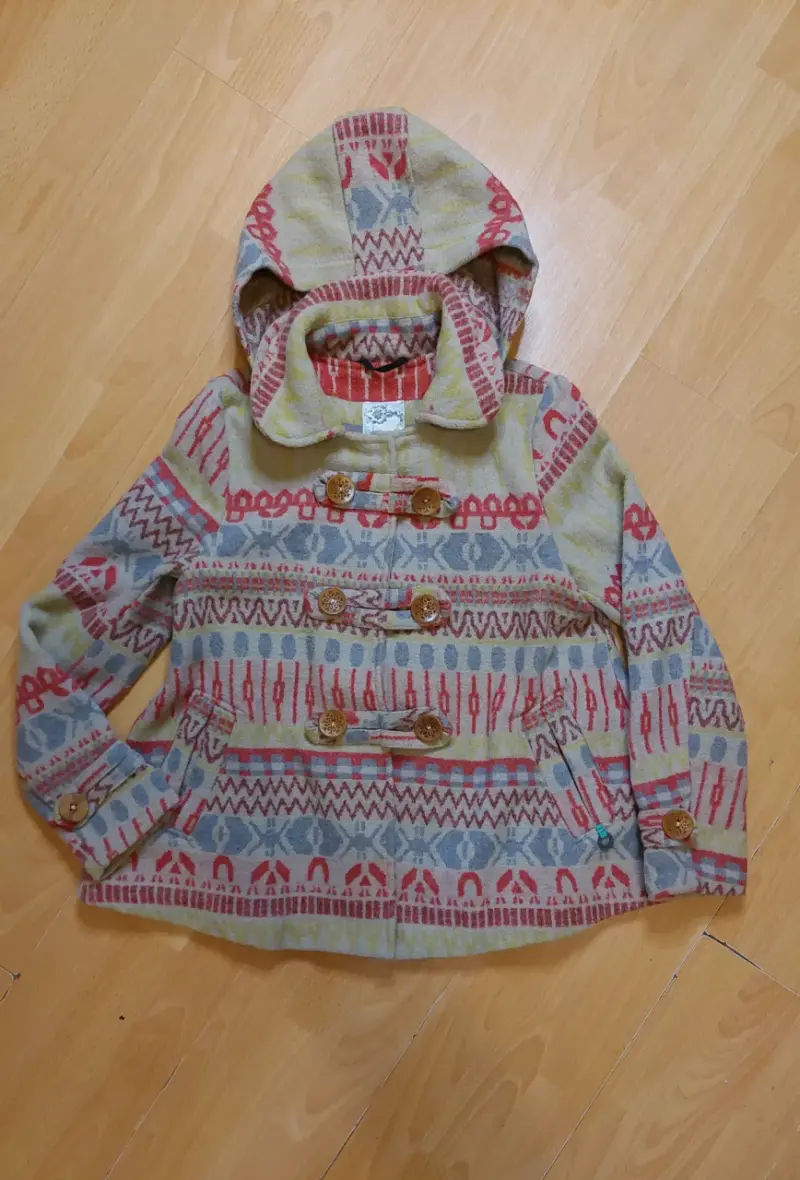 Abrigo con capucha estampado - 1