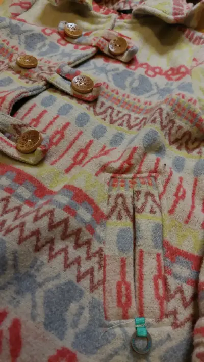 Abrigo con capucha estampado - miniatura 2