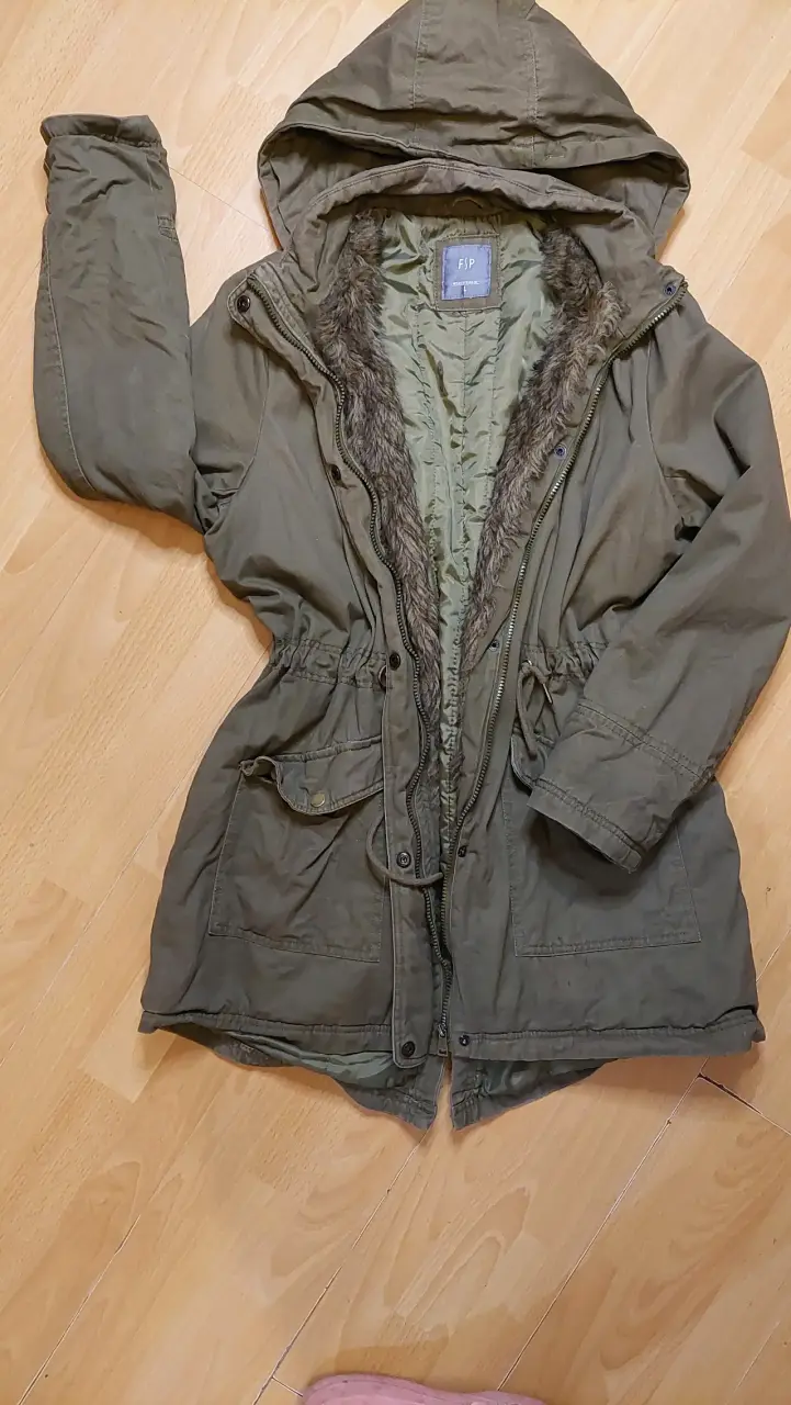 Parka verde con capucha - 1