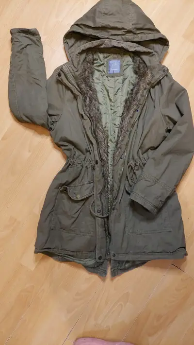 Parka verde con capucha - miniatura 1