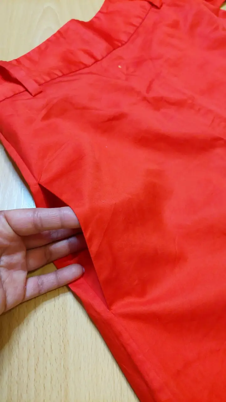 Falda roja con cinturón - 3