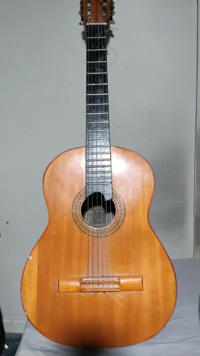 Guitarra Lucas Marín Concierto clásica de madera - miniatura 1