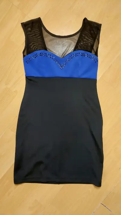 Vestido negro y azul sin mangas - miniatura 2