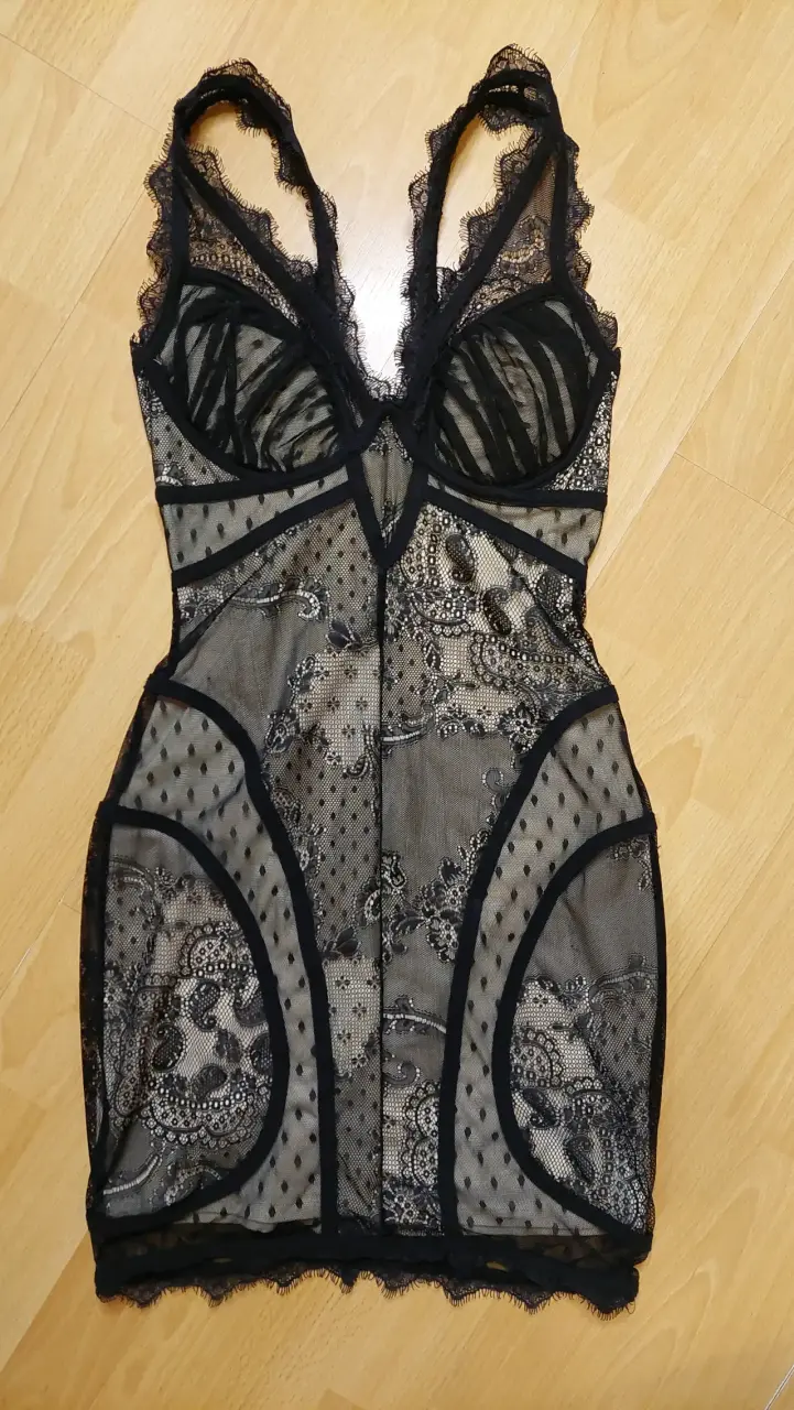 Vestido negro de encaje - 1