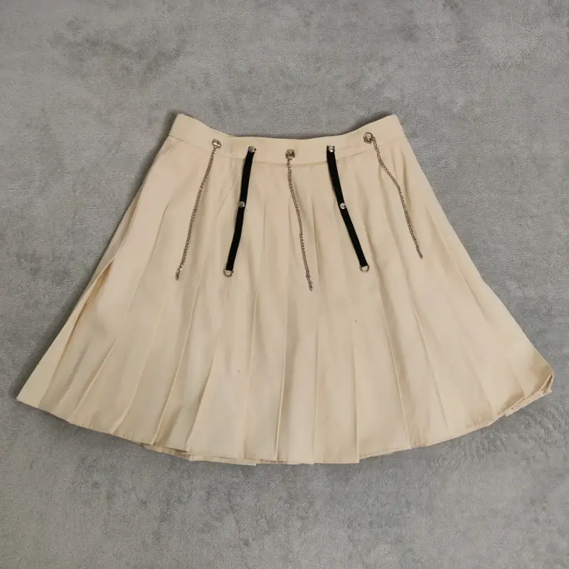 Falda beige con cadenas - 1