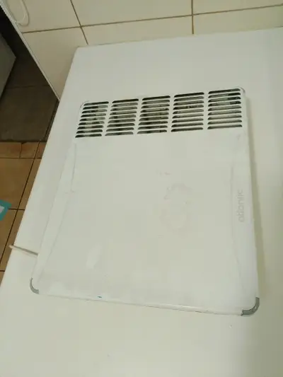 Calefactor eléctrico de pared - miniatura 1