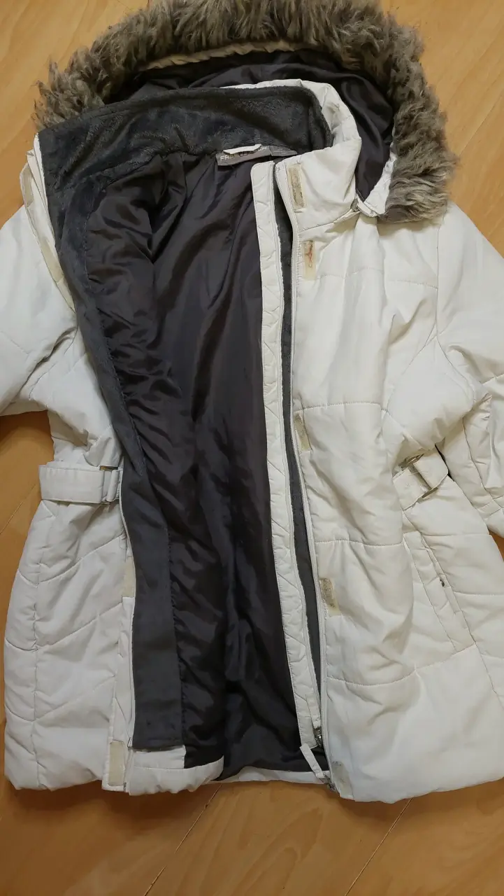 Chaqueta blanca con capucha de pelo - 3