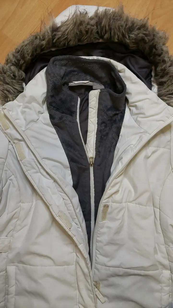 Chaqueta blanca con capucha de pelo - 5