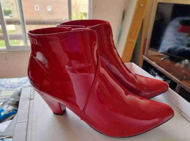 Botines rojos charol mujer
