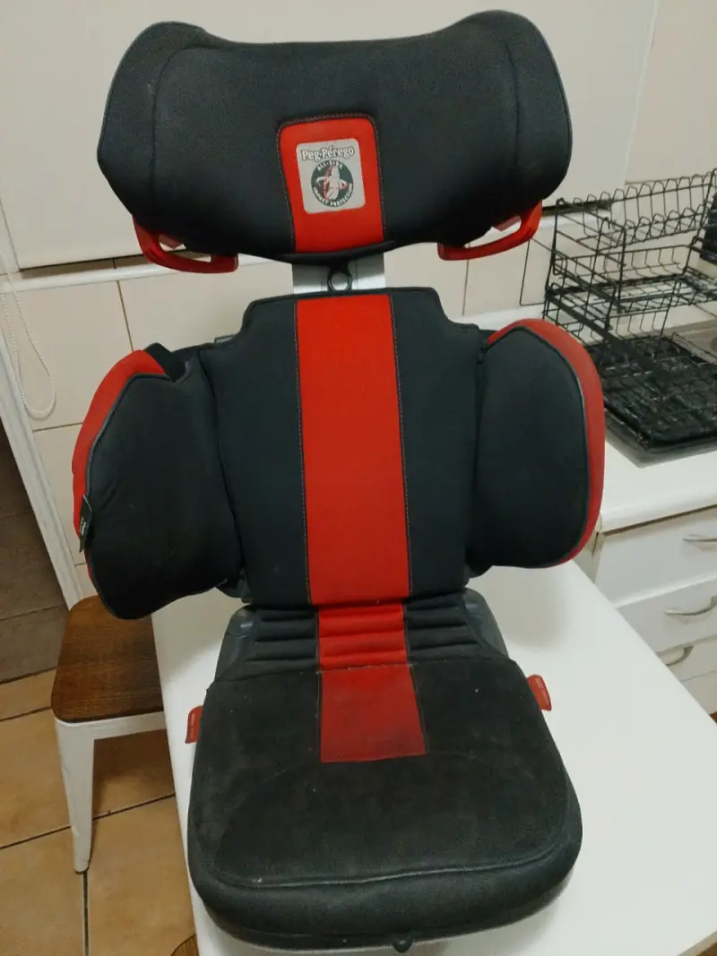 Silla de auto infantil roja - 2