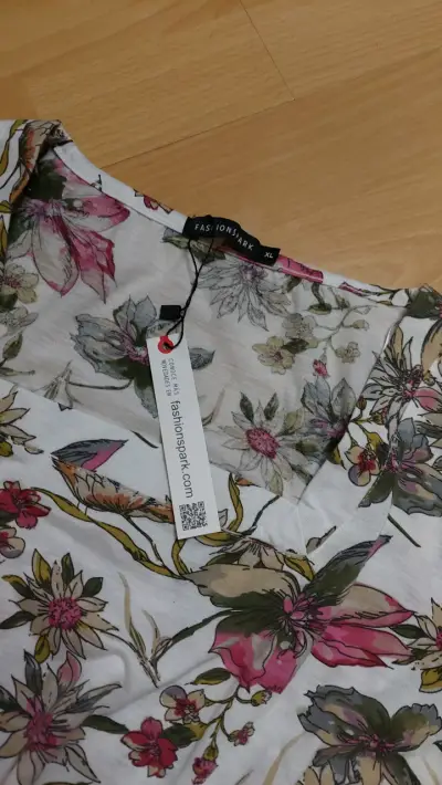 Blusa floreada manga corta - miniatura 2