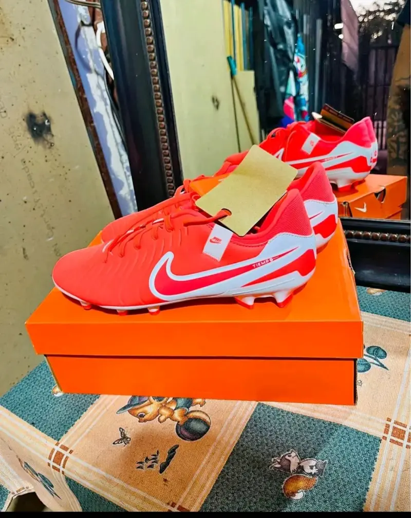 Zapatillas de fútbol rojas - 2