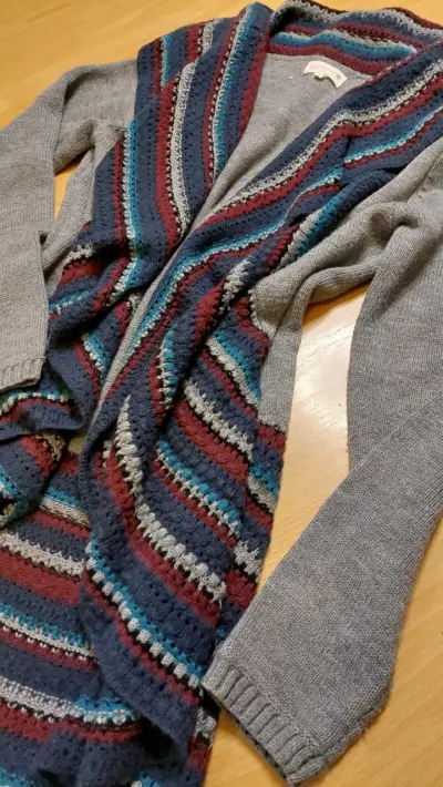 Cárdigan gris con rayas multicolor - miniatura 2