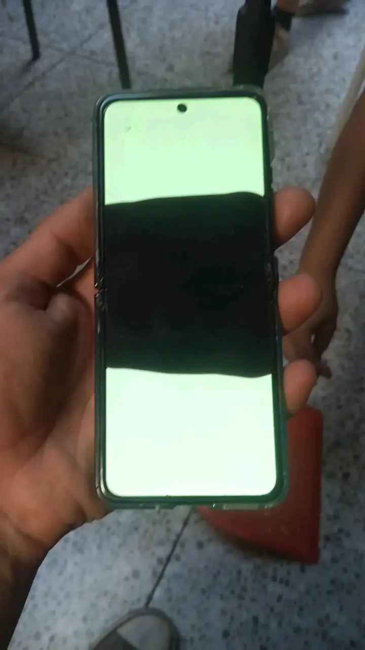 Pantalla de celular con defecto - 2