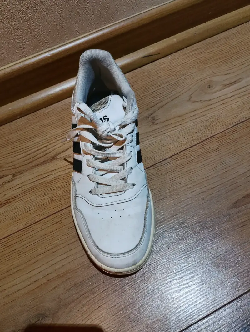Zapatillas deportivas blancas con negro - 2