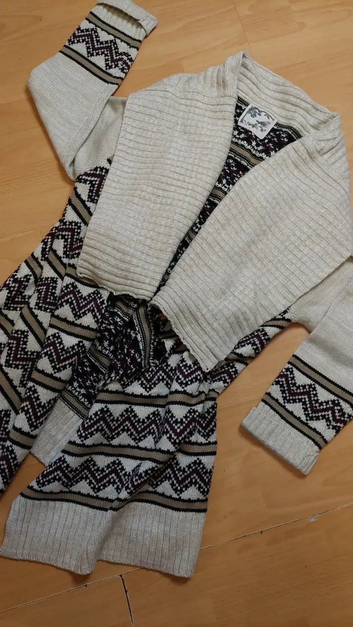 Cardigan beige con patrón étnico - 2