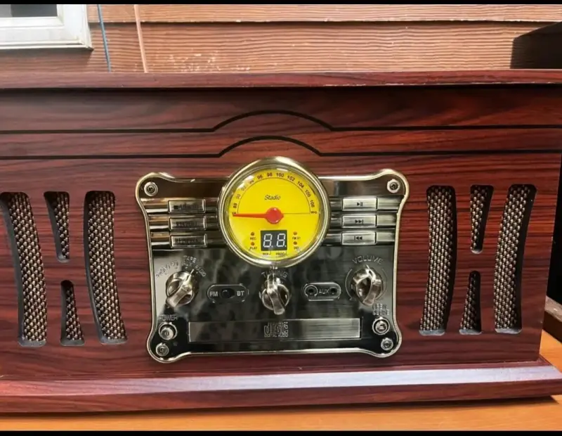 Radio retro de madera - 2