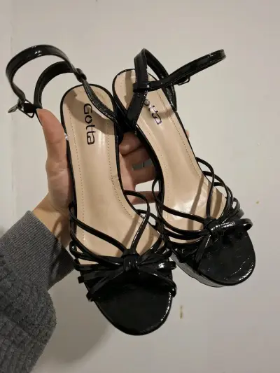 Zapatos negros con tacón - miniatura 3