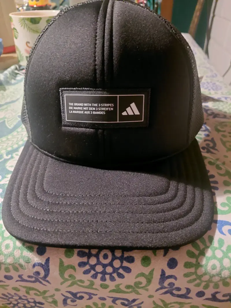 Gorra negra con logo - 1