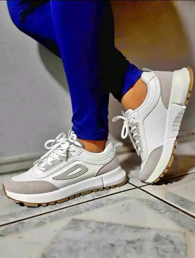 Zapatillas deportivas blancas - 1