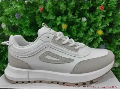 Zapatillas deportivas blancas - miniatura 2
