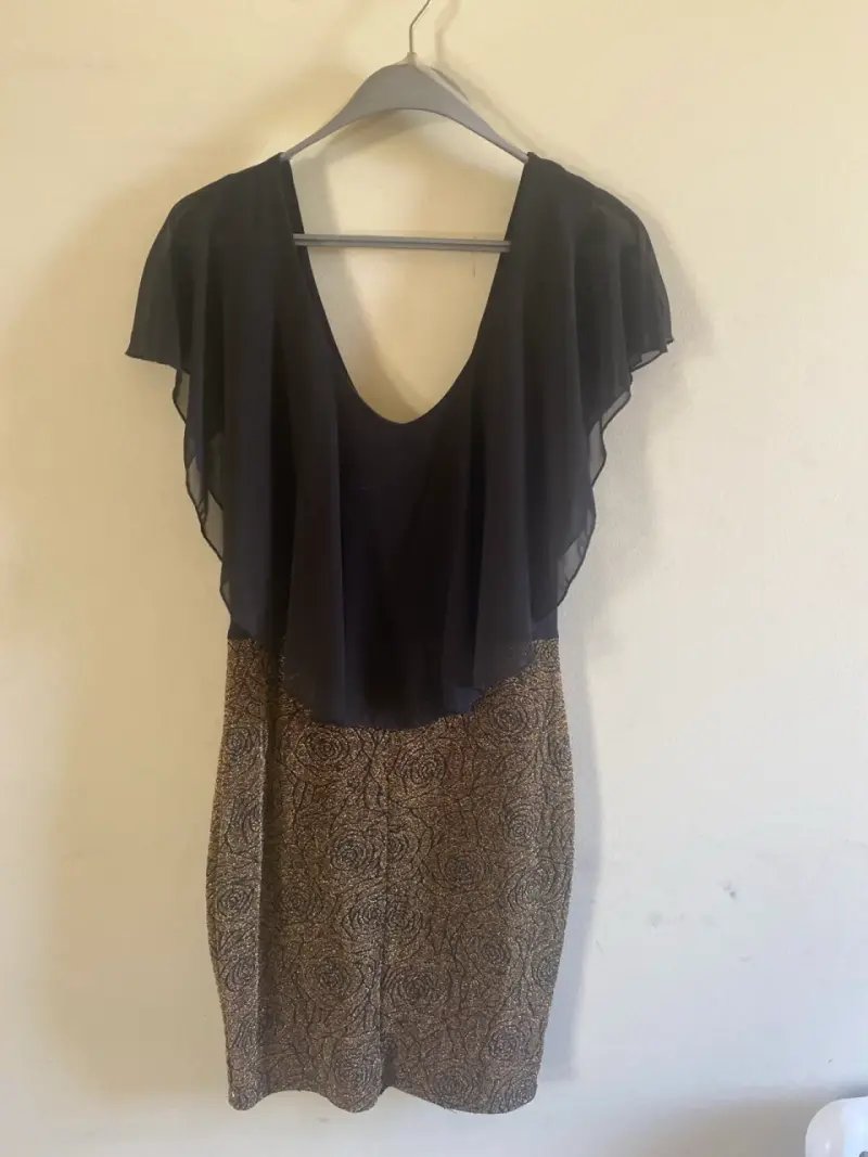 Vestido negro con volantes - 2