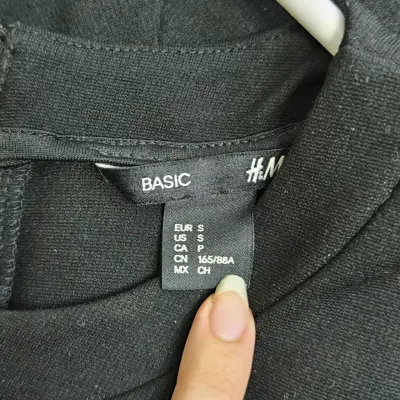 Vestido negro casual - miniatura 3