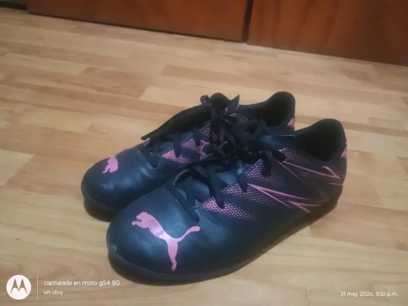 2 pares de zapatillas de futbol - 1