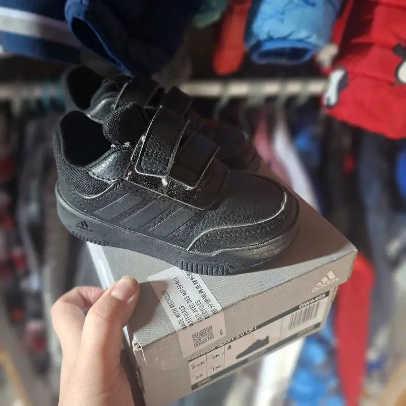 Zapatillas negras para niños - 3