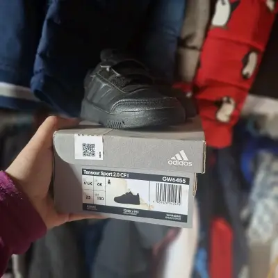 Zapatillas negras para niños - miniatura 4