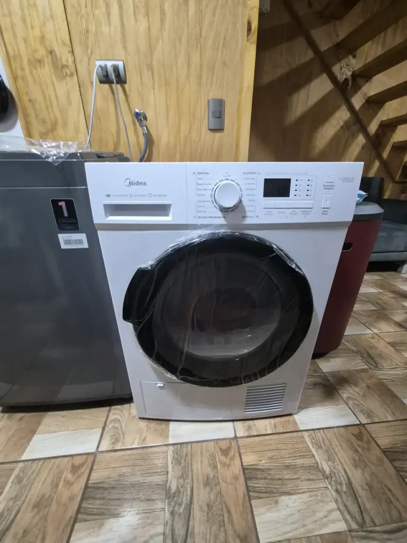 Secadora de ropa Midea blanca