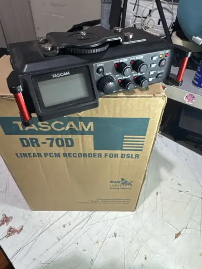 Grabadora Tascam DR-70D - miniatura 1
