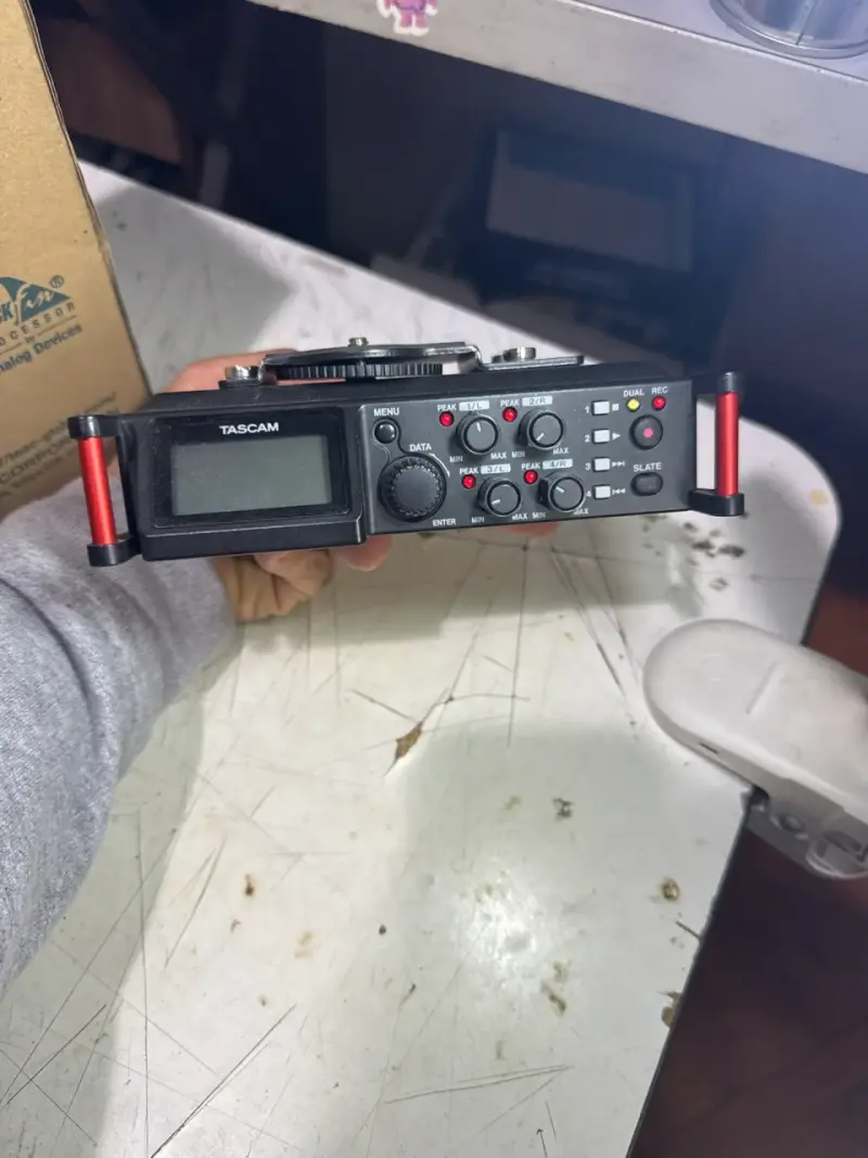 Grabadora Tascam DR-70D - 2