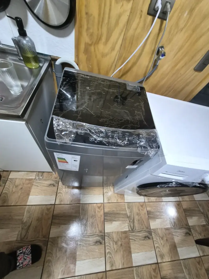 Lavadora automática gris - 1