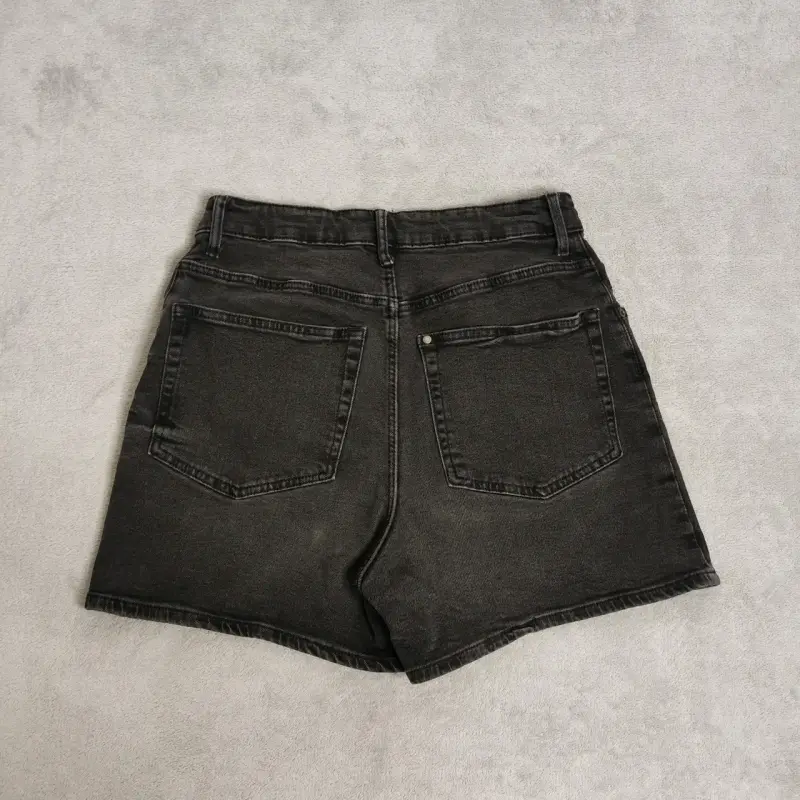 Shorts de mezclilla negros - 2