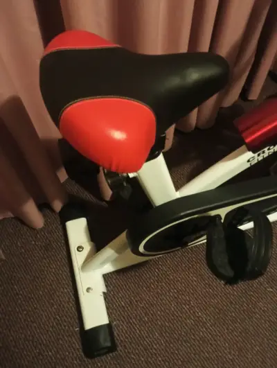 Bicicleta estática de fitness - miniatura 2