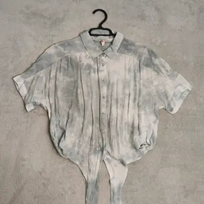 Blusa tie-dye gris claro - miniatura 2