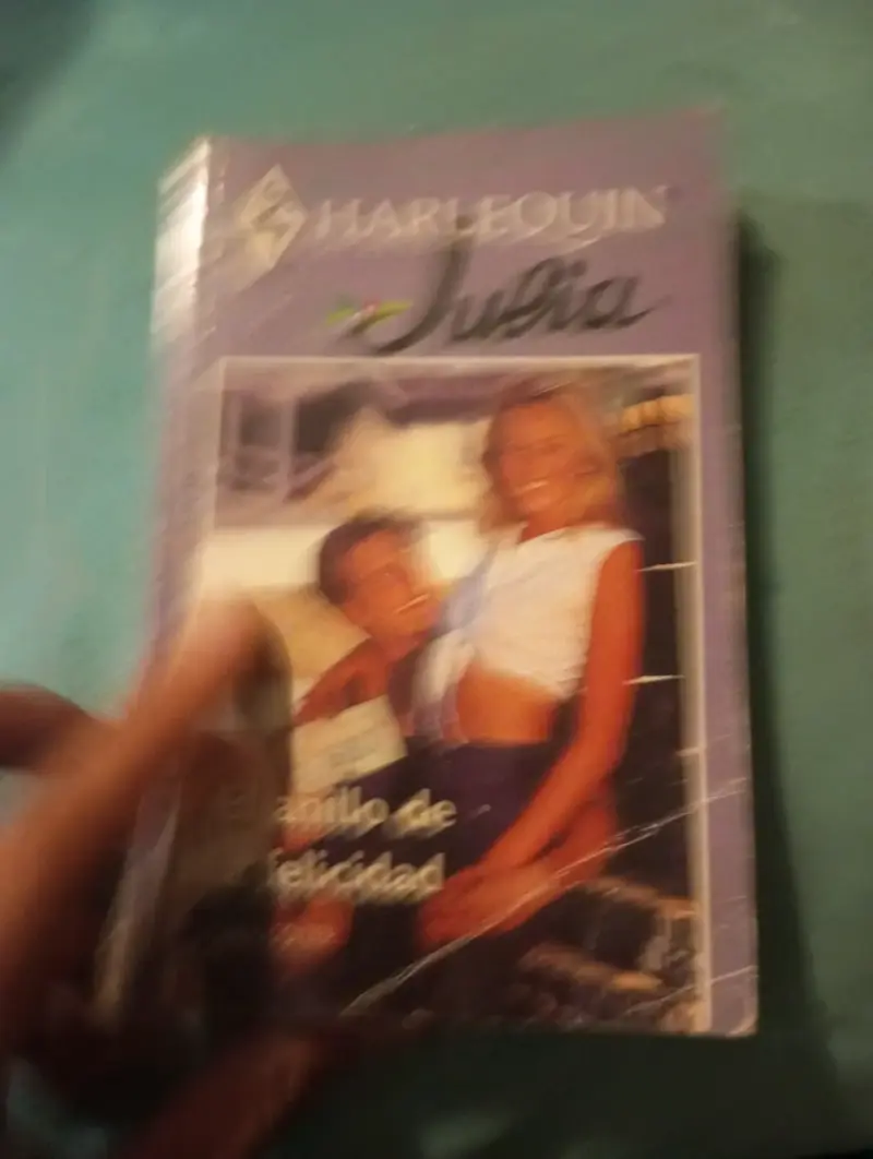 Novela Harlequin Julia - El Anillo de la Felicidad - 1