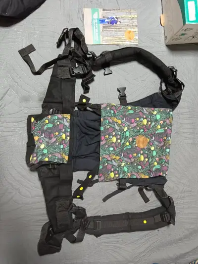 Portabebé ergonómico colorido - miniatura 1