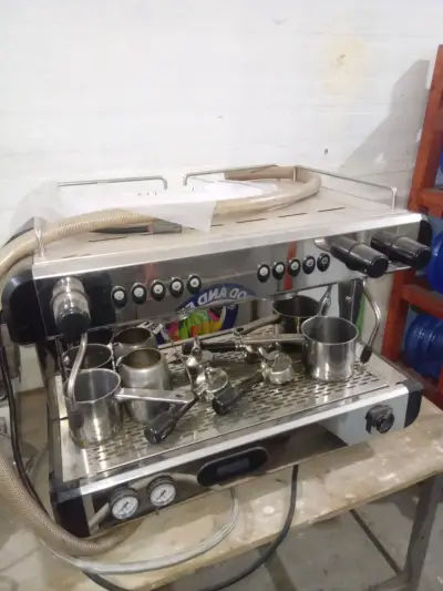 Máquina de café espresso profesional - miniatura 2