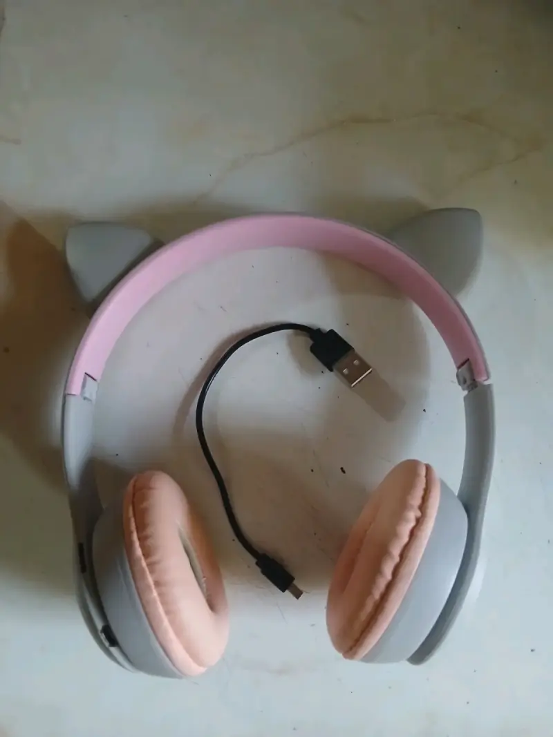 Auriculares con orejas de gato