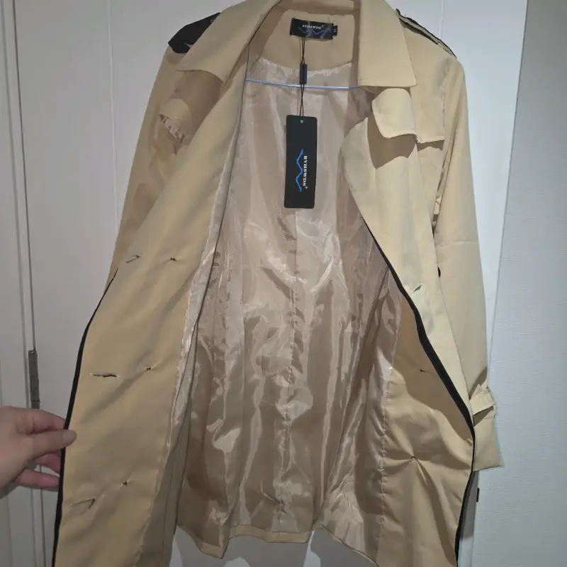 Abrigo beige con detalles negros - 4