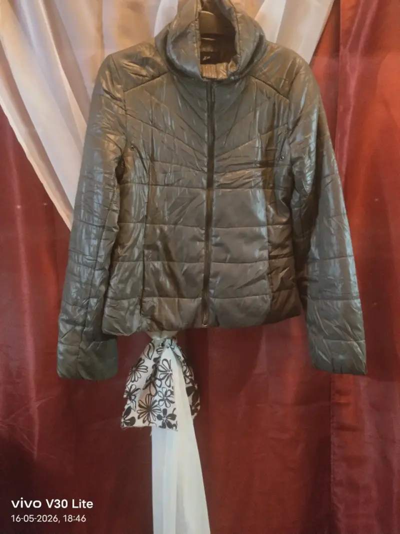 Chaqueta acolchada gris para mujer - 2
