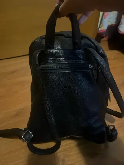 Mochila negra pequeña - miniatura 2