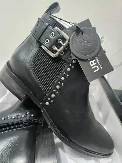 Botines negros con tachas - miniatura 2