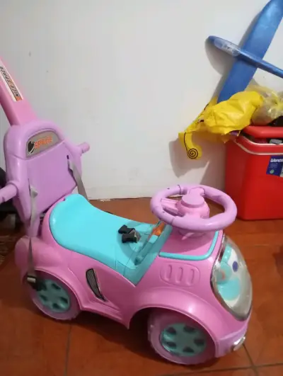 Auto correpasillos infantil rosa - miniatura 1