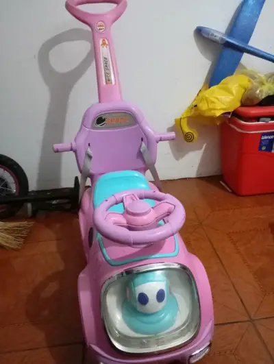 Auto correpasillos infantil rosa - miniatura 2